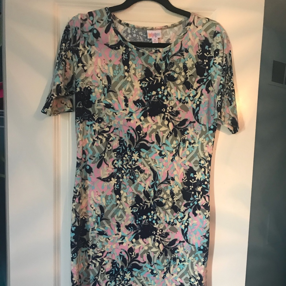 LuLaRoe Med Julia dress floral